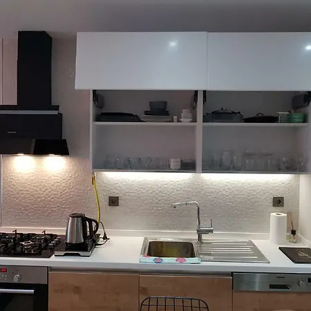 Apartamento Modern 2-room In The Center Of